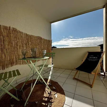Renove A 300m De La Apartment