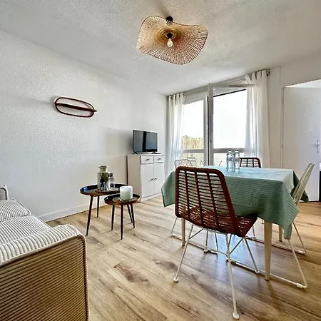 Renove A 300m De La Apartment